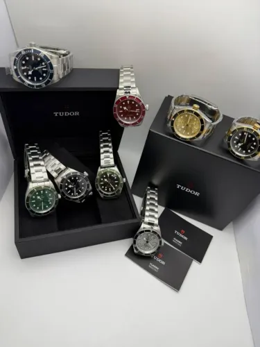 Relógio automático Tudor Black Bay Diversos Modelos