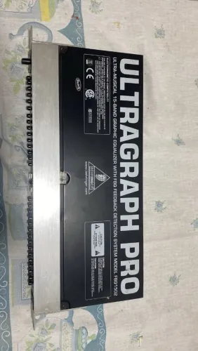 equalizador Behringer Ultragraph Pro FBQ1502 