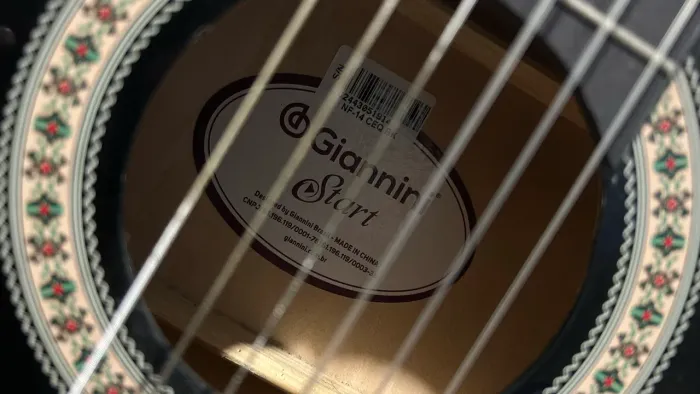 Vendo violão novíssimo