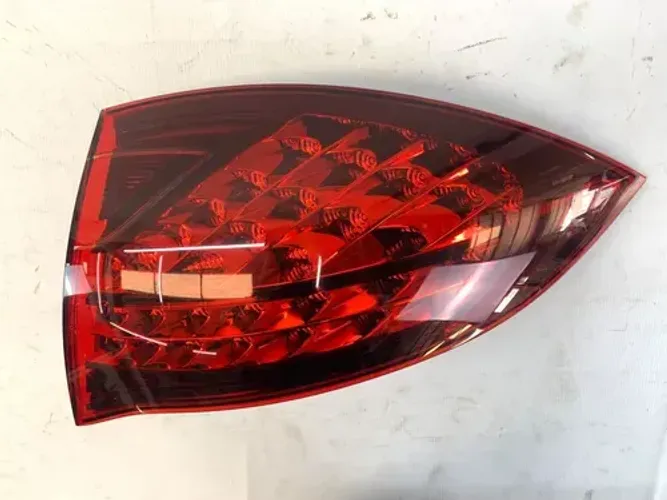 Lanterna Direita Carroceria Porsche Cayenne 2011 2014 Direito/passageiro Vermelho
