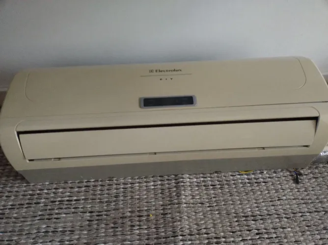AR CONDICIONADO ELEXTROLUX 7500BTUs 