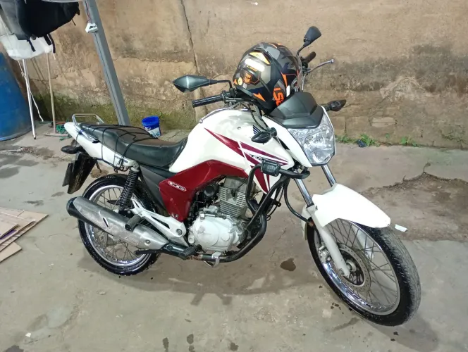 Vende-se Titan 2014