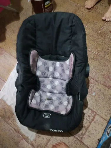 Bebê conforto e Lotinho de roupa 