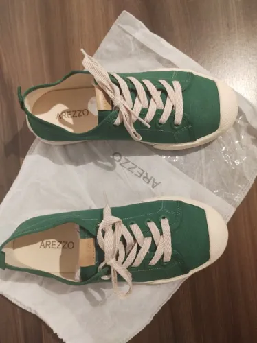 Tênis Arezzo verde e off white, usado uma única vez