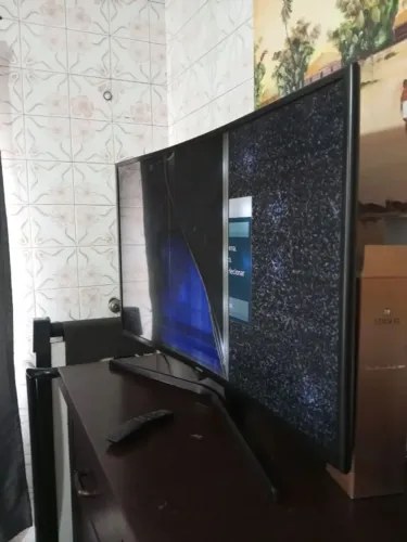 Smart TV de 40 polegadas com tela curva