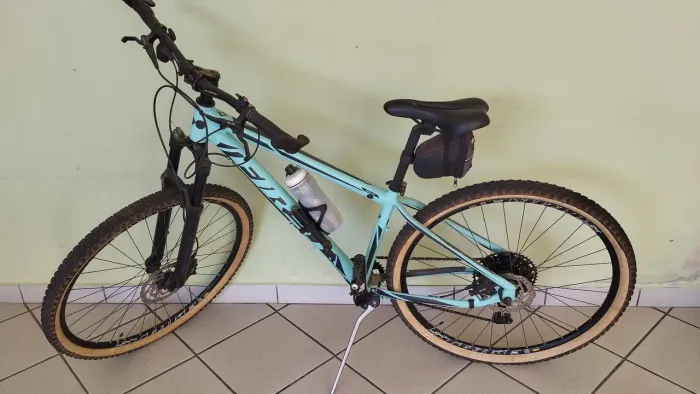 01 Bicicleta MOUNTAIN BIKE MTB + kit de acessórios + roupas de ciclismo