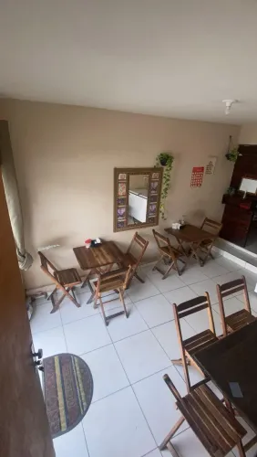 quatro jogo de cadeiras e mesas para restaurante