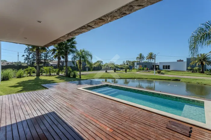 Casa a venda em Condomínio, 4 suítes, 4 vagas de garagem no Ilhas Park
