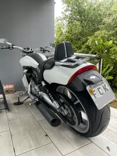 Harley Davidson - Moto qeu agrada a todos, muito bem cuidada, pneus michelan novos