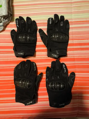 4 pares de luvas, vendo separado com frete por sua conta