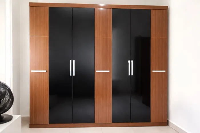 Guarda-Roupa 7 Portas Grande | Preto e Amadeirado | Excelente Estado