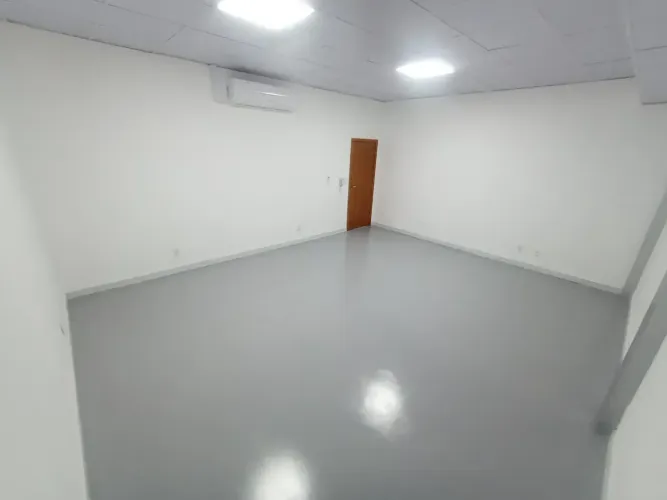 ALUGUEL DE SALA COMERCIAL Local: Adrianópolis  Áreas: de 31m² Tipo: 1º piso