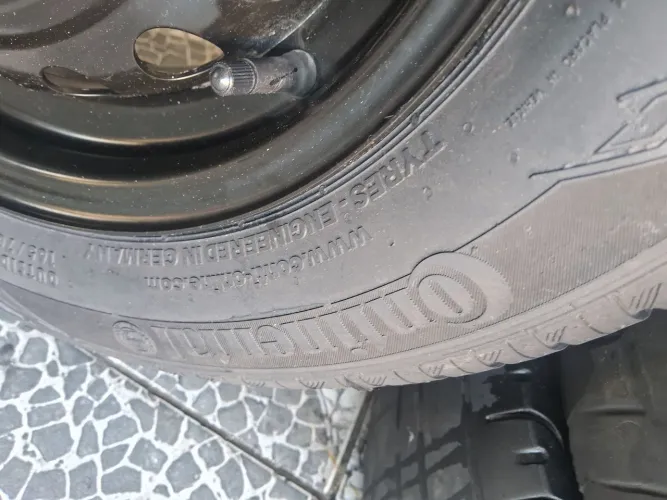 1 aro 14 de três furos com pneu novo