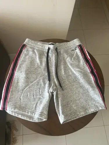 Bermuda Hollister