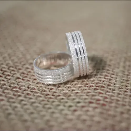 Par 6mm, diamantada com 3 frisos polidos - Prata 950