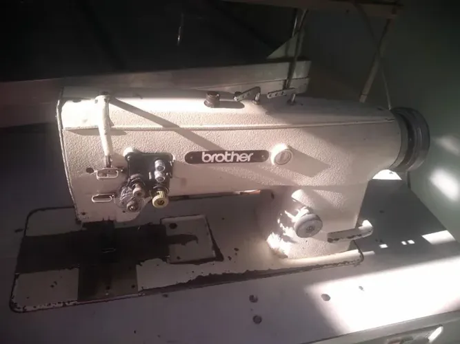 Máquina de costura industrial 