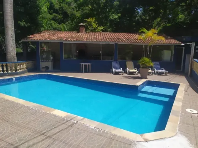 Chácara com Piscina no São Silvestre em Jacareí-SP
