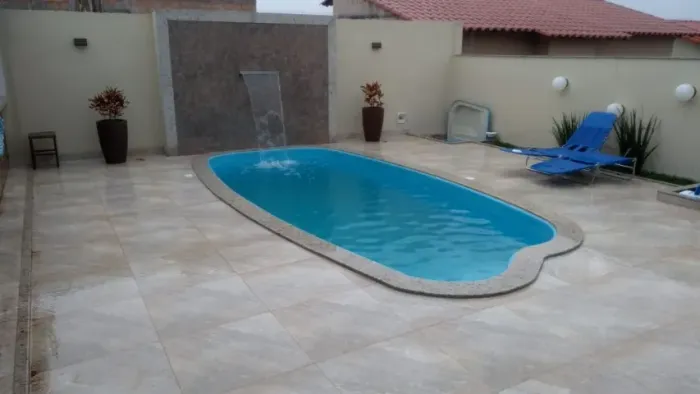 Ana: Piscina De 5,8 metros Com escadas de onda com 1,35 de profundidade