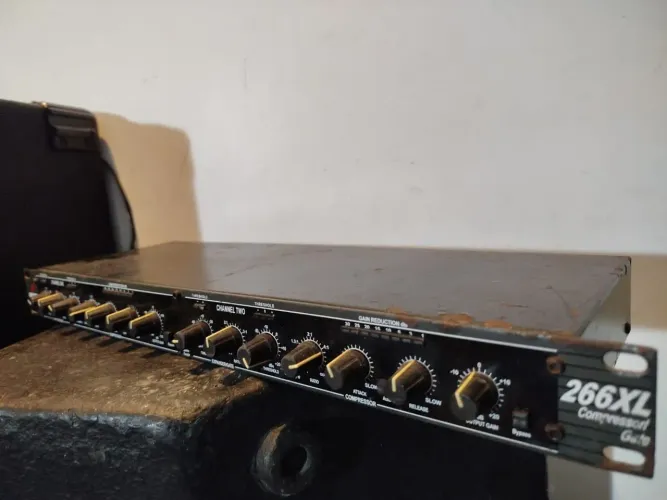 Compressor de Áudio Arcano 266XL