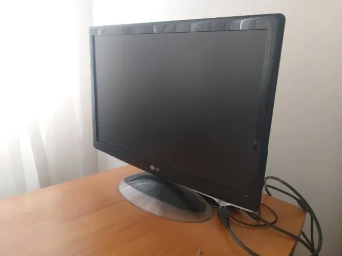 Monitor LG Flatron W2284FT (com defeito)