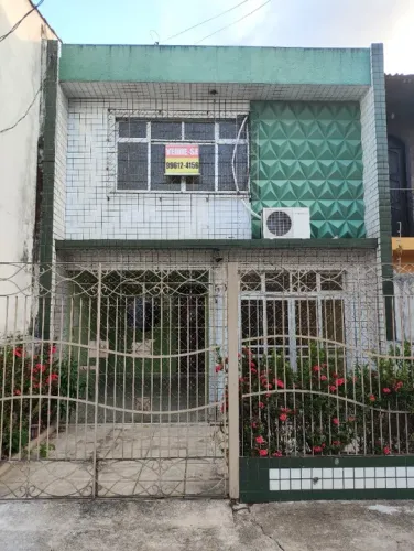 Casa com 4 quartos na av. Cipriano Santos, prox. ao LIDER Canudos