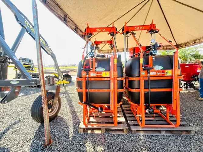 ..Pulverizador pecuário 600 lts, bomba 75 a pronta entrega 