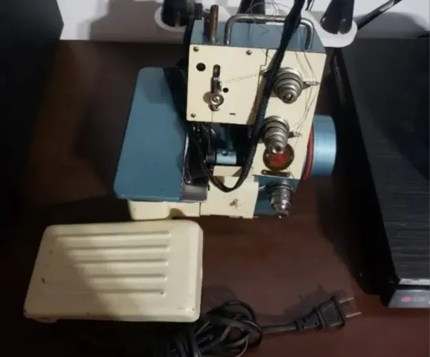 Máquina de Costura Overlocpk domestica