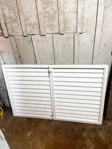 Porta dê alumínio de duas folhas