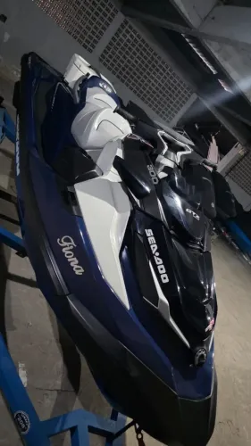 MOTO AQUÁTICA, EXCELENTE ESTADO DE CONSERVAÇÃO, REVISÃO EM DIA, APENAS 25 HORAS DE USO. 