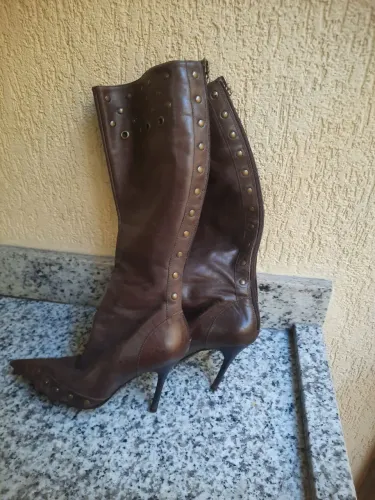 Bota de couro marrom 35