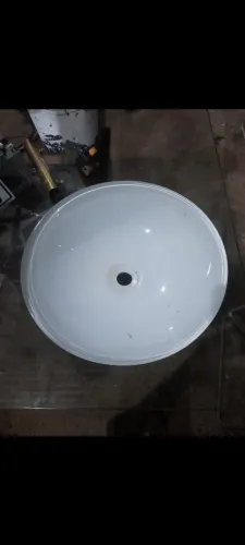 Cuba de vidro com fundo branco