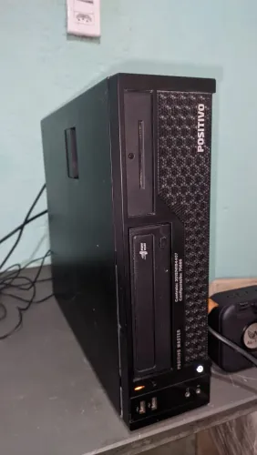 CPU slim i3 4Gb ram só ligar e usar perfeito pra trabalhar 
