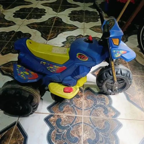 Moto elétrica infantil