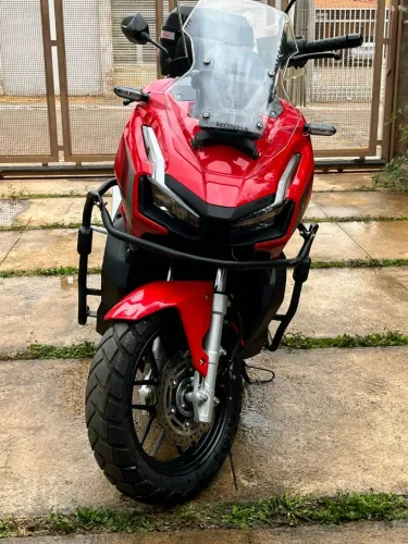 Vende-se Honda adv 150 impecável