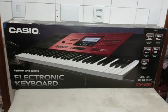 Teclado Casio Ctk-6250 61 Teclas + Acessórios Sem Uso na Caixa