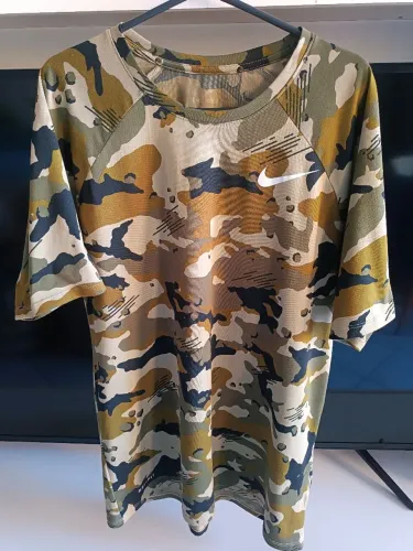 Camisa NIKE DRI FIT CAMUFLADA 