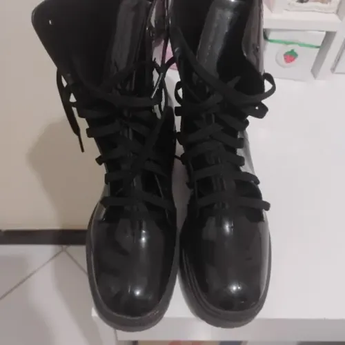 Bota Petit Jolie Strokes Preta PJ5604