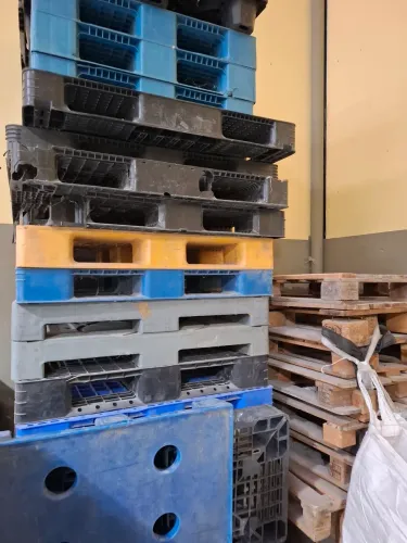 Paletes de madeira e Paletes de plástico, Vende lote 