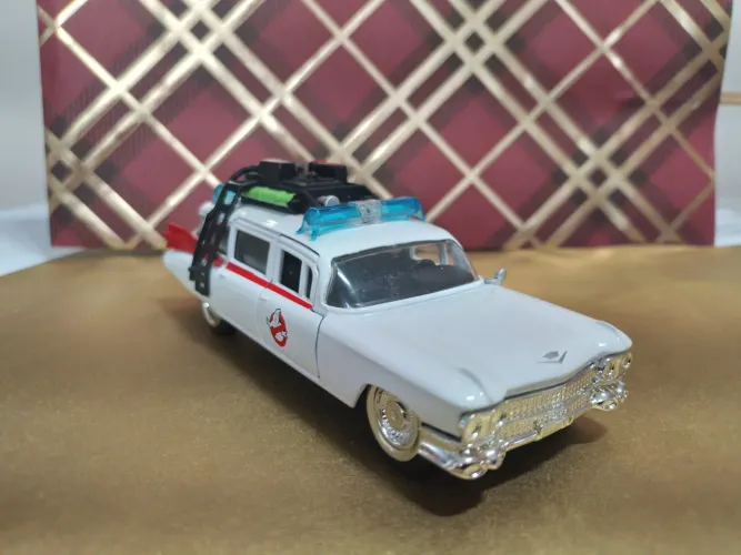 Ecto 1 Ghosthbusters 1959 Cadilac Ambulance 1:32