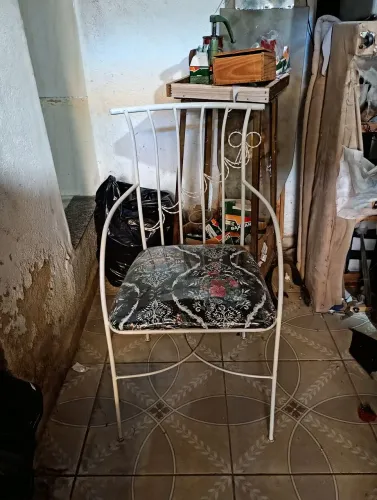 Cadeira de ferro batido