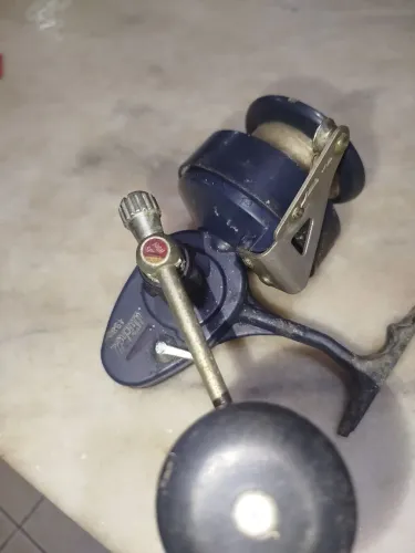 Molinete antigo relíquia pesado!