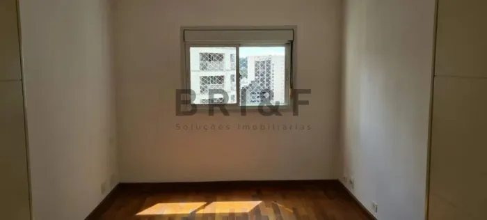 Apartamento à venda - 112m² - 3 dormitórios (1 suíte), 2 vagas - Vila Olimpia/SP São Paulo