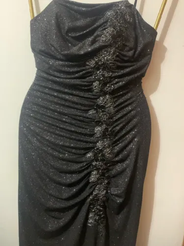 Vestido Festa preto para festa com lantejoulas