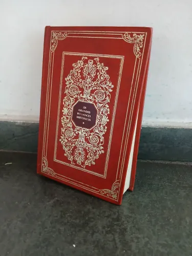Livro Os Grandes Romances Históricos- Capa Dura, usado em ótimo estado