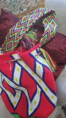 Bolsa artesanal colorida peruana 