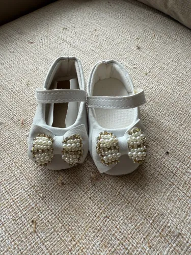 Sapatilha perolas e strass tamanho 17 - NUNCA USADA - batismo, batizado, festa