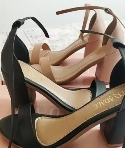 Sapato em boa condição de uso.