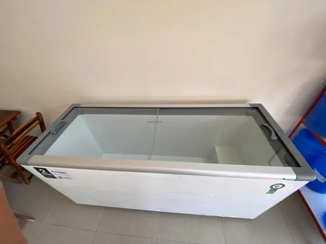 Freezer horizontal Fricon Tampa de vidro 503 litros - novo