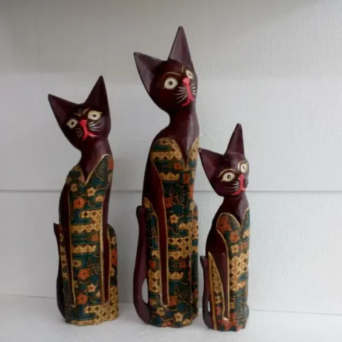 gatos indiano em madeira esculpida