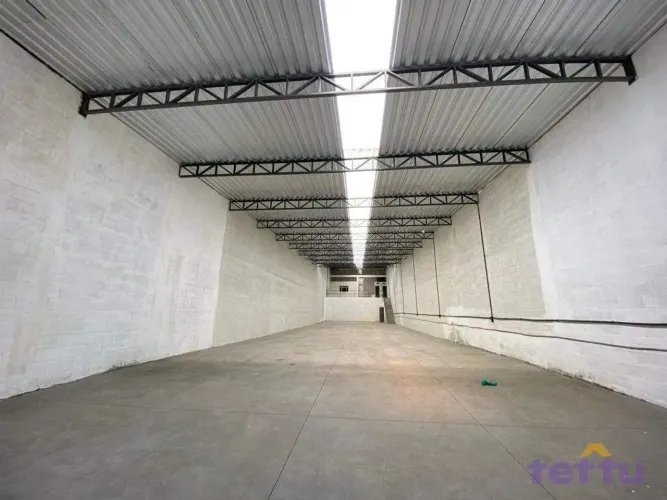 Galpão composto por 500 m² para locação na Av. Nossa Senhora do Amparo